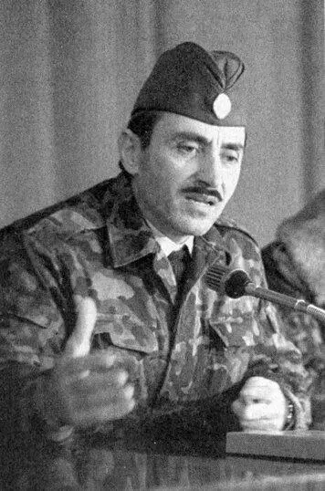 Лидер Ичкерии Д Дудаев Любое вооруженное вмешательство России в дела Чечни - фото 11