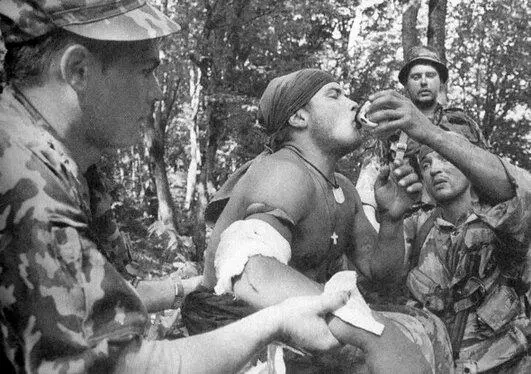 Жители освобожденного от боевиков селения Беной пожелали сами установить над - фото 21