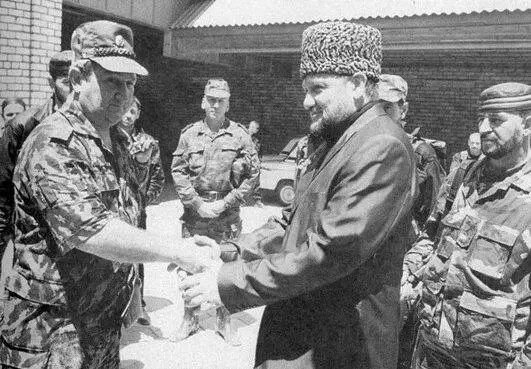 С одним из реальных претендентов на должность Президента Чеченской республики - фото 60