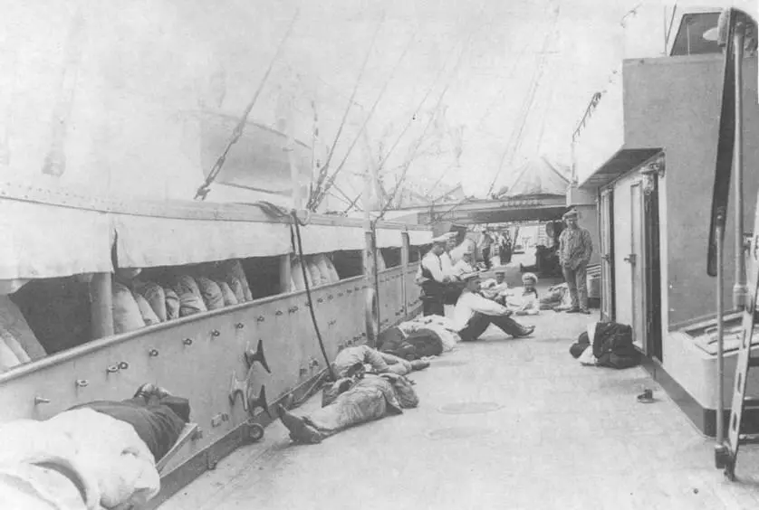 Корабельные работы и отдых 1910е гг Во время утреннего осмотра - фото 105
