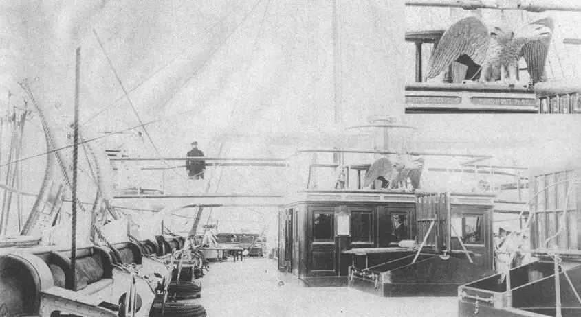 На кормовом мостике На фото вверху в Чифу 1895 г Корабельный театр - фото 73