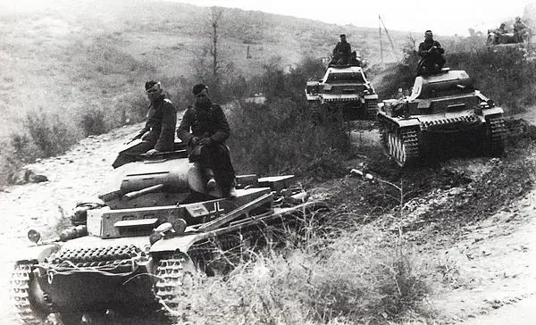 Танки PzII AusfС выдвигаются к греческой границе Болгария апрель 1941 года - фото 100