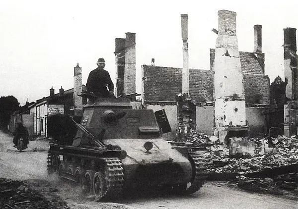 По состоянию на 1 июня 1941 года в Панцерваффе имелся 141 командирский танк - фото 107