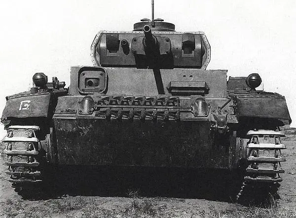 Танк подводного хода Tauchpanzer III Характерные фланцы вокруг маски пушки и - фото 117