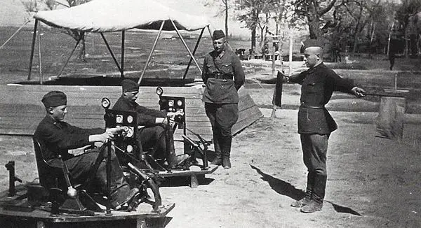 Практические занятия по вождению танков на тренажёрах 1937 год Высшее - фото 151