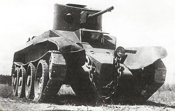 Первенцами семейства колёсногусеничных танков БТ были танки БТ2 - фото 152