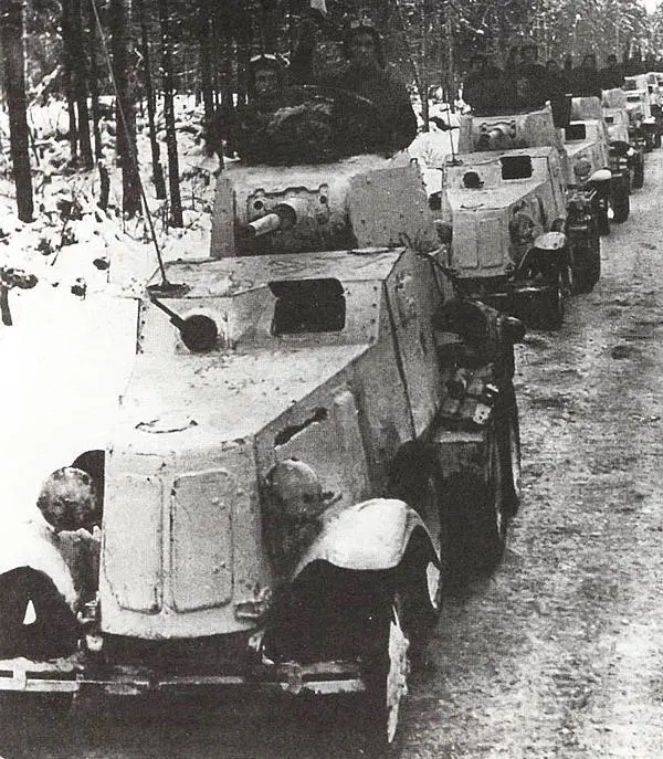 Колонна бронеавтомобилей БА10А на марше во время советскофинской войны - фото 172