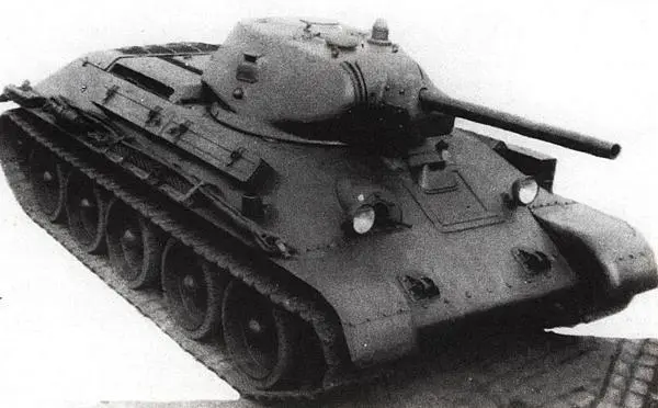 Танк Т34 с 76мм пушкой Ф34 и довольно редкой для 1941 года литой башней - фото 183