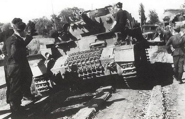 Танк PzIV из состава 7й танковой дивизии Литва июнь 1941 года По боевой - фото 217