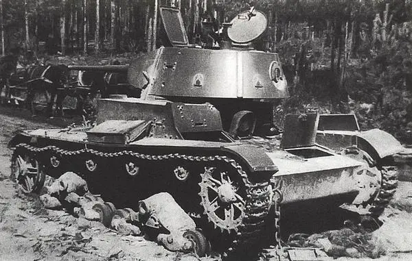 Подбитый танк Т26 из состава 14го механизированного корпуса Июнь 1941 года - фото 221