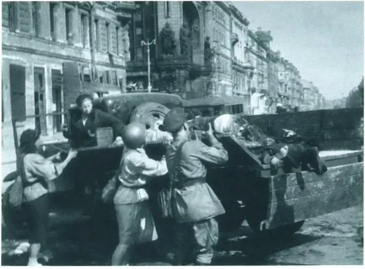 Повседневная жизнь блокадного Ленинграда - фото 36
