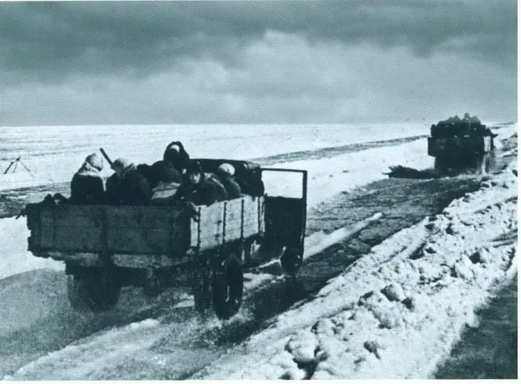 Эвакуация по ледовой Дороге жизни Зима 194142 г Трупы ленинградцев - фото 48