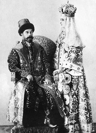 Николай II и Александра Федоровна в маскарадных костюмах 1903 г Пасхальное - фото 113