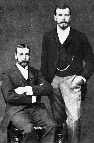 Будущие Николай II и Георг V 1893 г Несколько позже фирма Фаберже начинает - фото 140