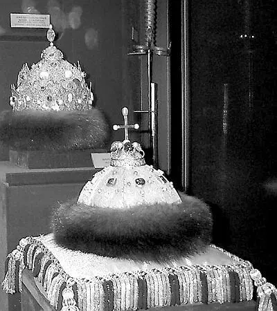 Шапка Казанская и шапка Мономаха Таким образом коронационные традиции - фото 155