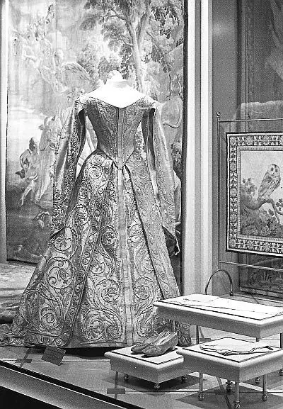Коронационное платье Александры Федоровны 1896 г По традиции важнейшим - фото 226