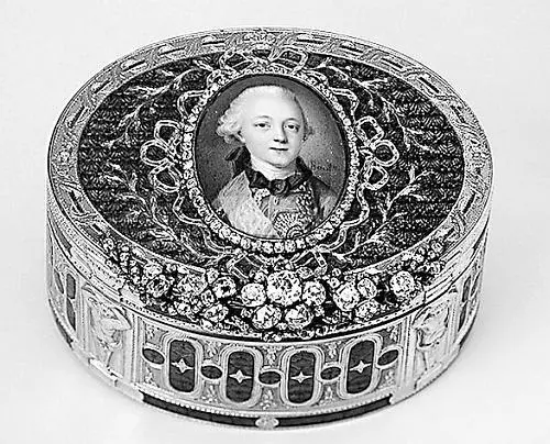 Табакерка с портретом великого князя Павла Петровича 1774 г После того как - фото 239