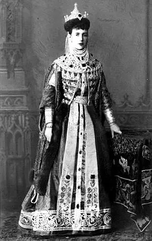 Императрица Мария Федоровна в костюме русской царицы XVII в 1883 г В журнале - фото 370