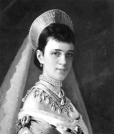 ИН Крамской Императрица Мария Федоровна в жемчужном уборе 1880е гг Мария - фото 374