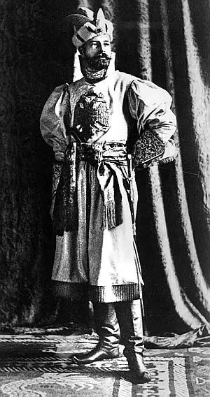 Великий князь Александр Михайлович 1903 г Сшил костюм для царя театральный - фото 393