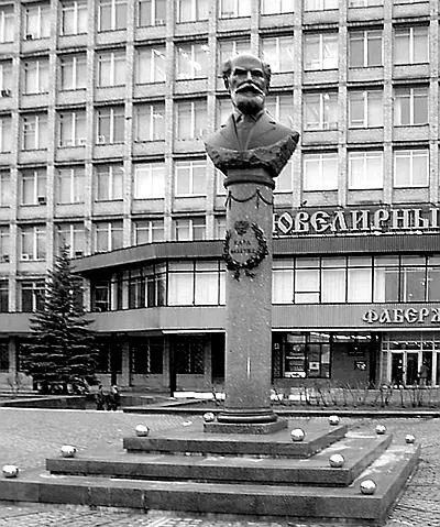 Бюст К Фаберже СанктПетербург площадь Карла Фаберже Скульпторы Л Аристов - фото 59