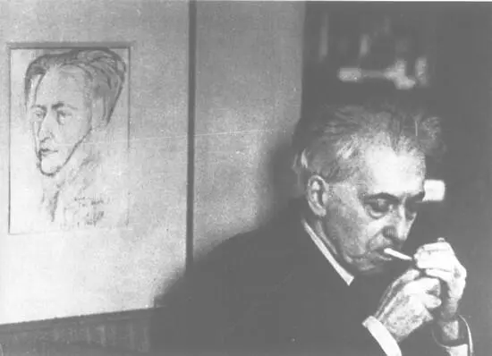 На открытии выставки Пабло Пикассо 1956 На стене портрет Эренбурга работы - фото 21