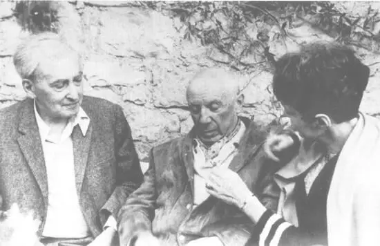 С П Пикассо и Л Мэр на юге Франции 1966 Эренбург уговорил художника принять - фото 23