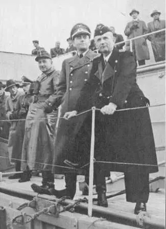 Ксавье Дорш Альберт Шпеер и Карл Дёниц наблюдают за учениями 1944 Шпеер - фото 10