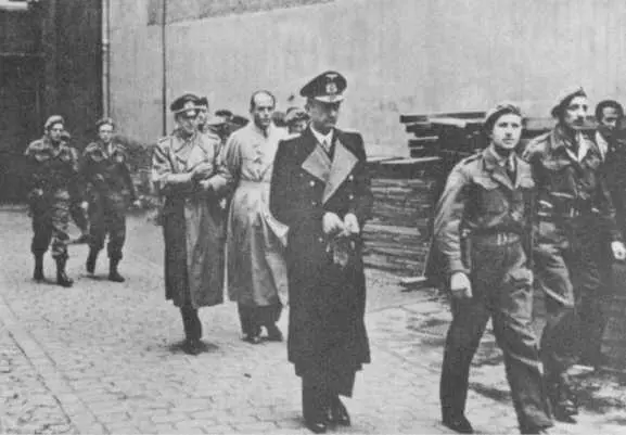 Арест Дёница Шпеера и Йодля май 1945 Нюрнбергский процесс - фото 15