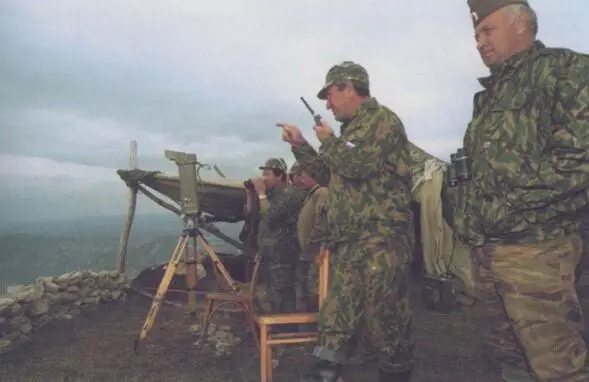 На командном пункте в с Кадар справа зам главкома Внутренних войск генерал - фото 17