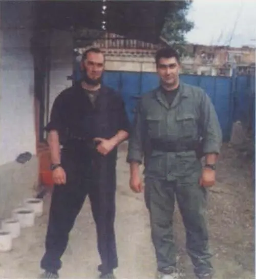 Арби Бараев слева один из самых жестоких боевиков Его ненавидели даже - фото 71