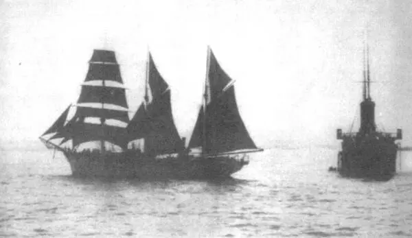 Учебное судно Моряк и крейсер Алмаз на озере Бизерта 1922 фото 24 а - фото 39