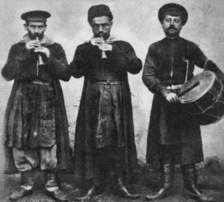 Повсюду в старом городе играли сазандари любительские и профессиональные - фото 64