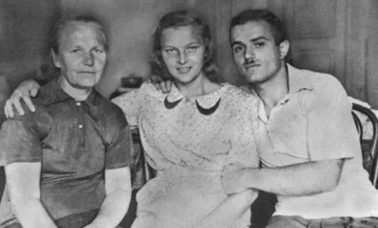 Анна Васильевна я и моя жена после эвакуации фото 75 Иван Алиханов - фото 92
