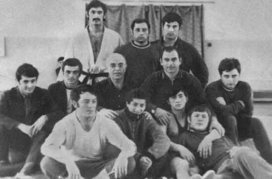 Иван Алиханов с учениками фото 8283 Кубинцы Орестес и Родригес в школе - фото 102