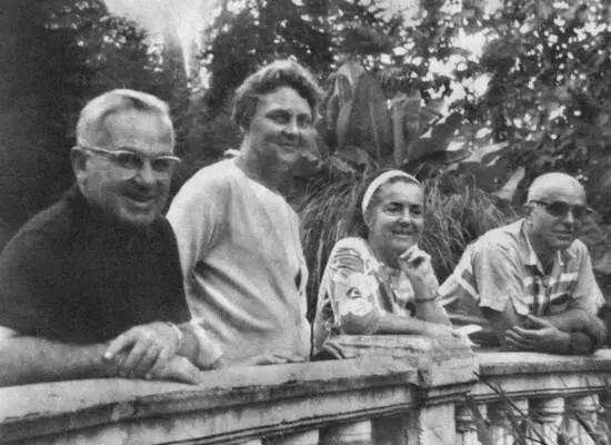 Слева направо Муж сестры Зикберт Лазар Саша Лиза Иван Алиханов фото 91 - фото 109
