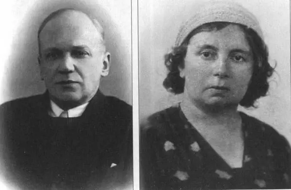 1937 г Лера Троицкая в РостовеЯрославском где семья спасалась от - фото 6
