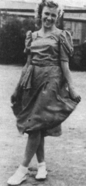 Лера Троицкая студентка Ленинградского Государственного Университета 1935 г - фото 12