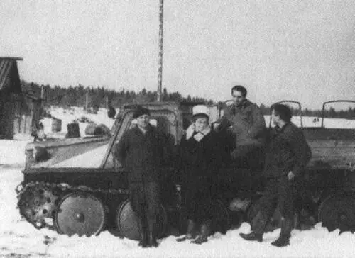 С коллегами в Согре зима 1966 г Валерия Троицкая во время визита в Согру с - фото 32