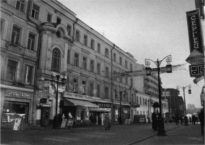 Камергерский переулок в Москве с видом на дом поэтессы Давайтека лучше - фото 88