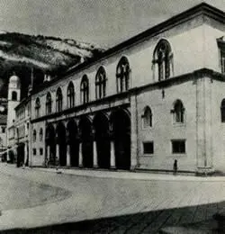Княжев двор В центре главной площади перед фасадом церкви св Влаха еще в - фото 87