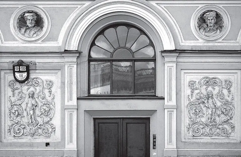 Наб р Мойки 100 И если на фасаде обращенном в сторону Мойки 100 две - фото 266