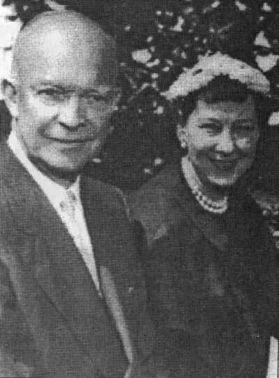 Супруги Эйзенхауэр 1956 Блистательная Жаклин Кеннеди 1960 Жаклин и Джон - фото 11
