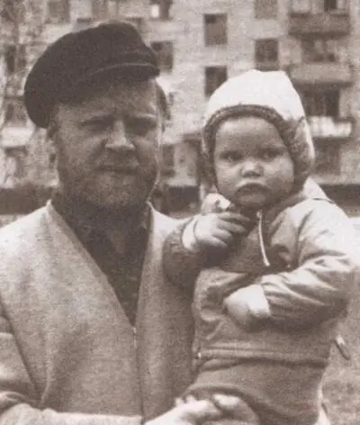 С дочерью Анной Москва Черемушки 1968 В редакции журнала Кругозор 1965 - фото 17