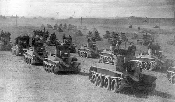 Танки 45го механизированного корпуса на Киевских манёврах 1935 год В мае - фото 53