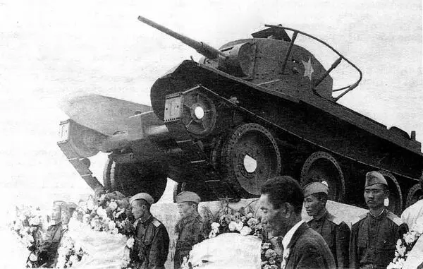 Памятник советским танкистам в Монголии на реке ХалхинГол Здесь заслуживает - фото 59