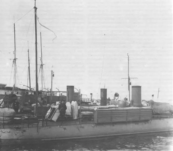 Отряд тральщиков бывших миноносцев типа Пернов в базе В апреле 1915 г с - фото 125