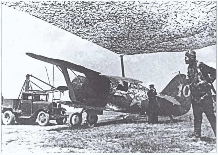 В тылу И153 сохранились вплоть до окончания войны Як7 летчика Михайлова - фото 50