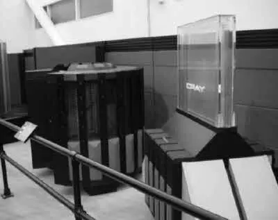 Компьютер Cray2 А крайне сложную проблему отвода тепла в компьютере Cray2 - фото 12