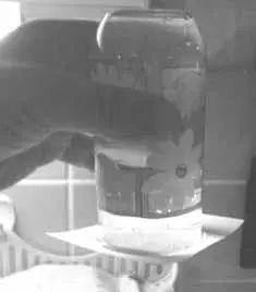 А вот я его перевернул и вода не выливается Почему вода не выливается из - фото 55